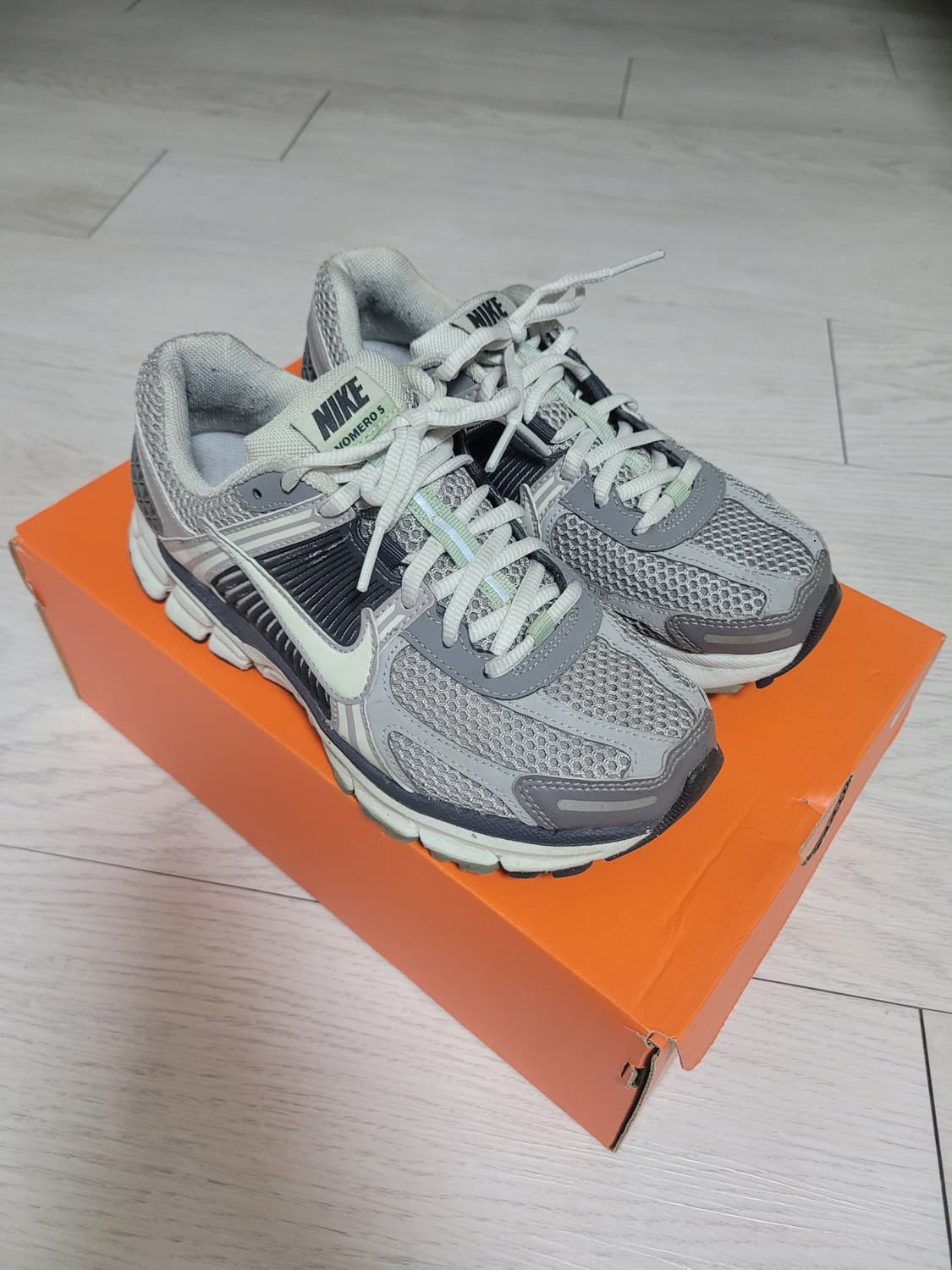 나이키 줌 보메로 5 코블스톤 230 상품이미지1