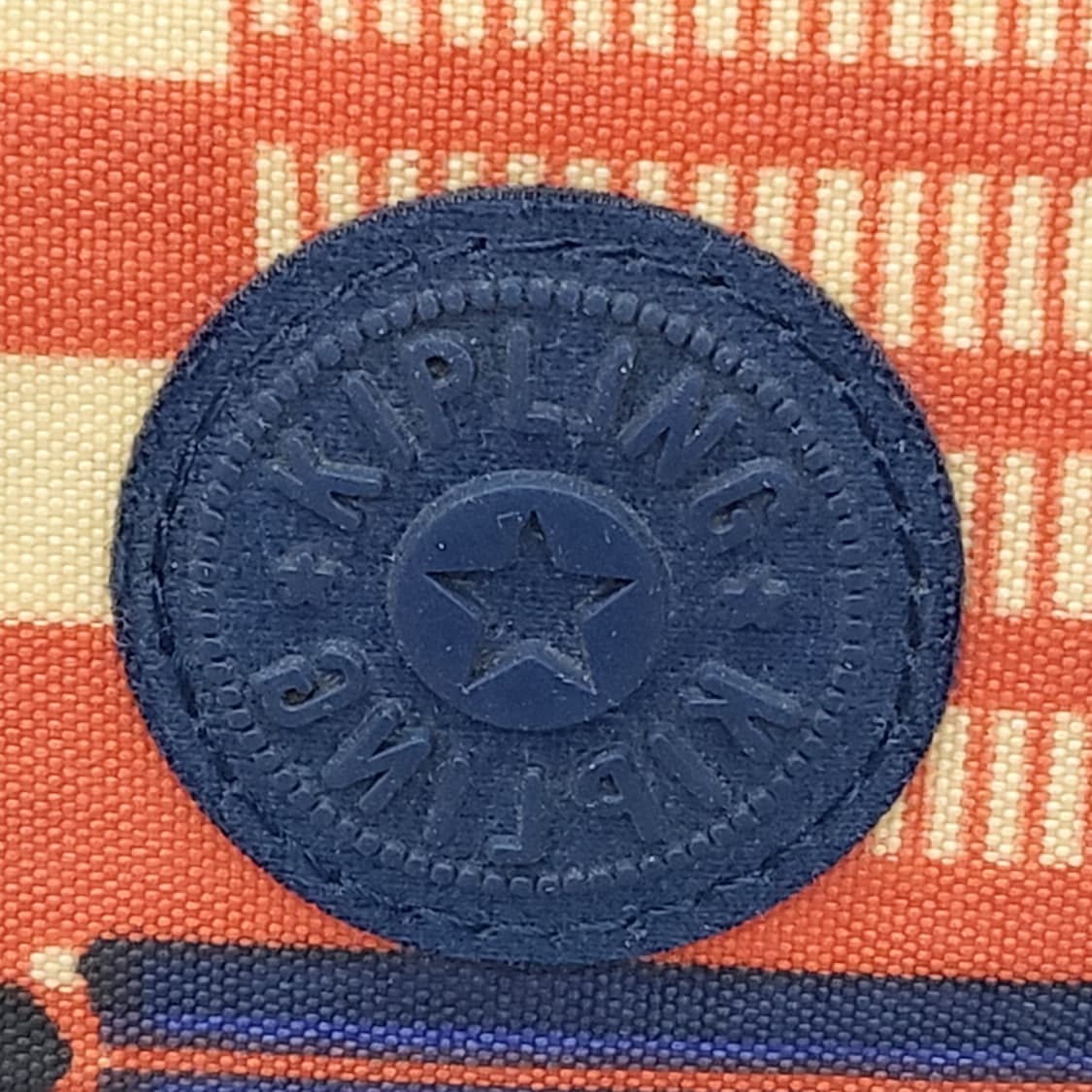 키플링 특유의 패턴이 돋보이는 토트백 상품이미지3