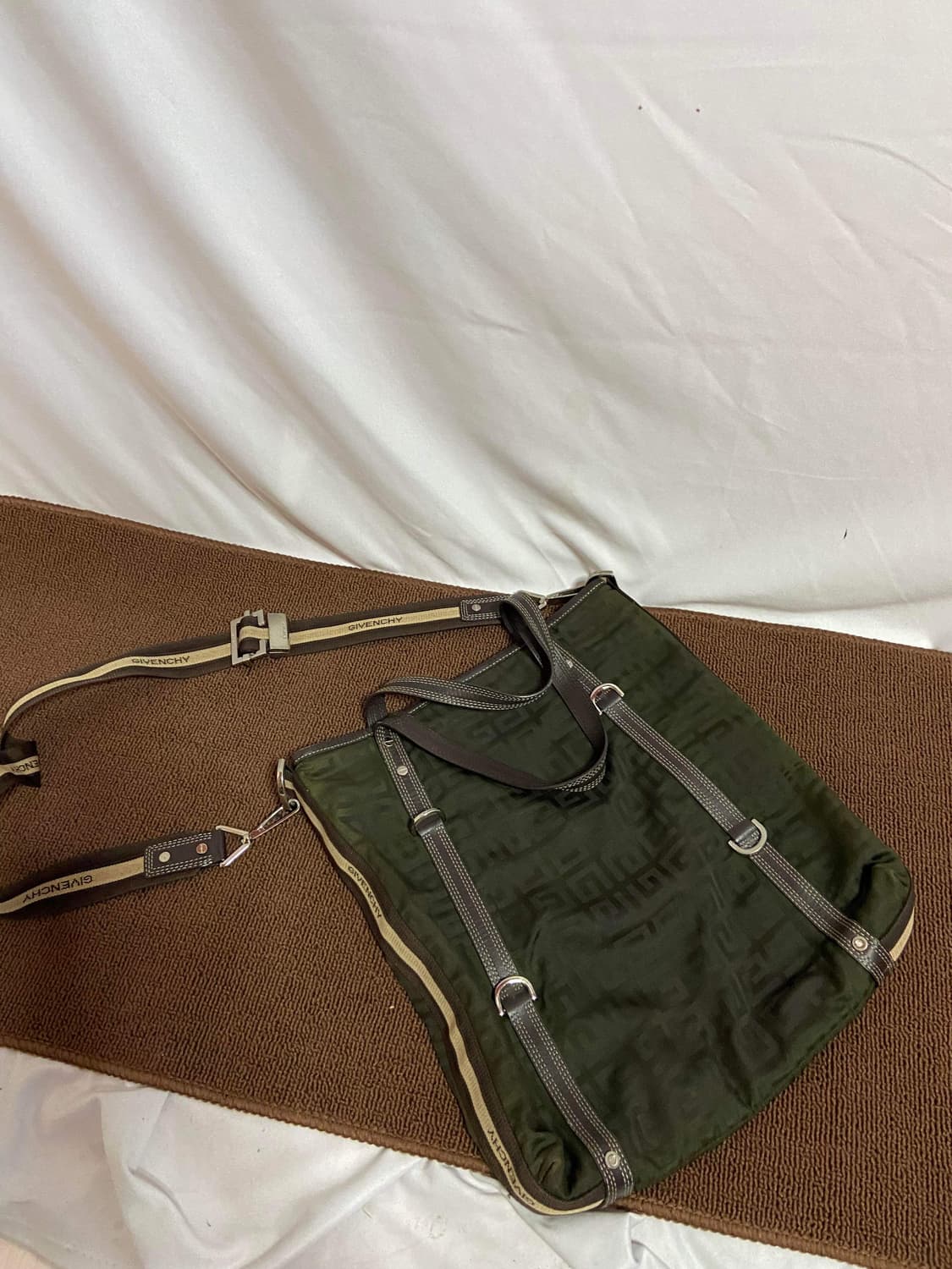 지방시 크로스백 ((귀한 보물같은 제품)) 상품이미지1