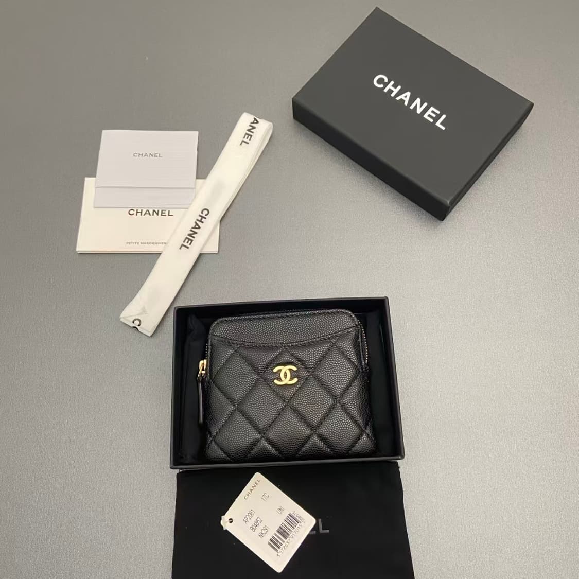 샤넬 클래식 지퍼 코인 카드 홀더 그레인드 샤이니 카프스킨 & 골드 메탈 상품이미지3