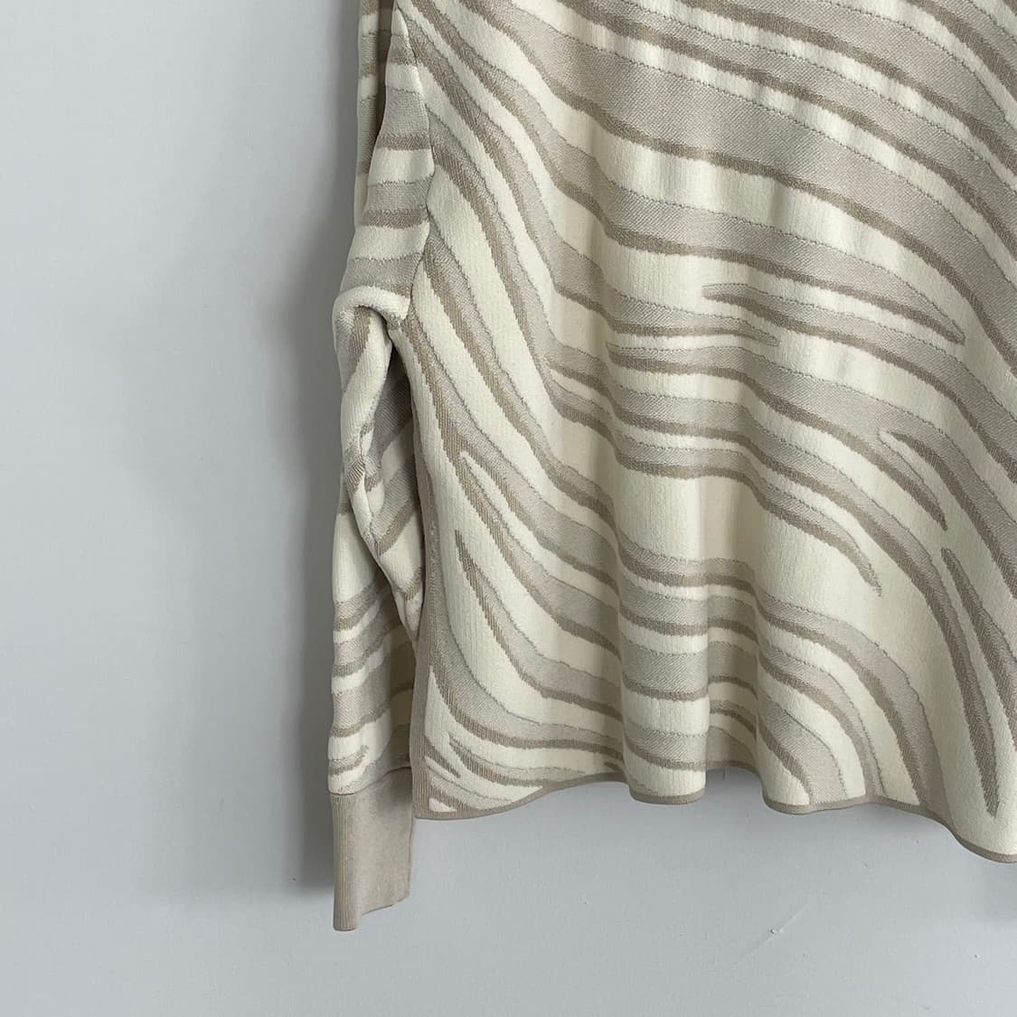 코스 지브라 패턴 니트 상품이미지7