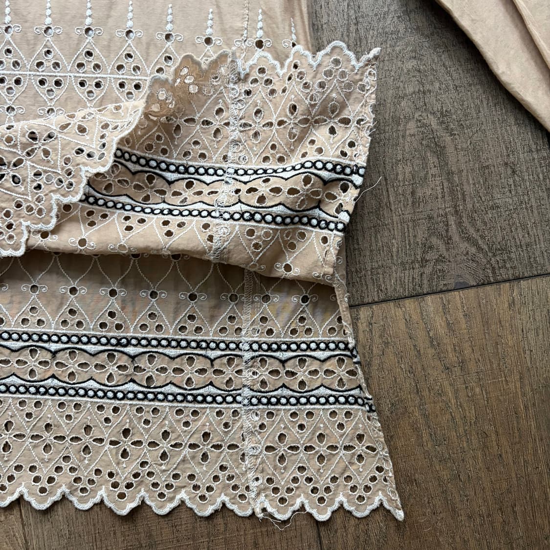 Punching Ethnic Closing Detail Blouse 상품이미지7