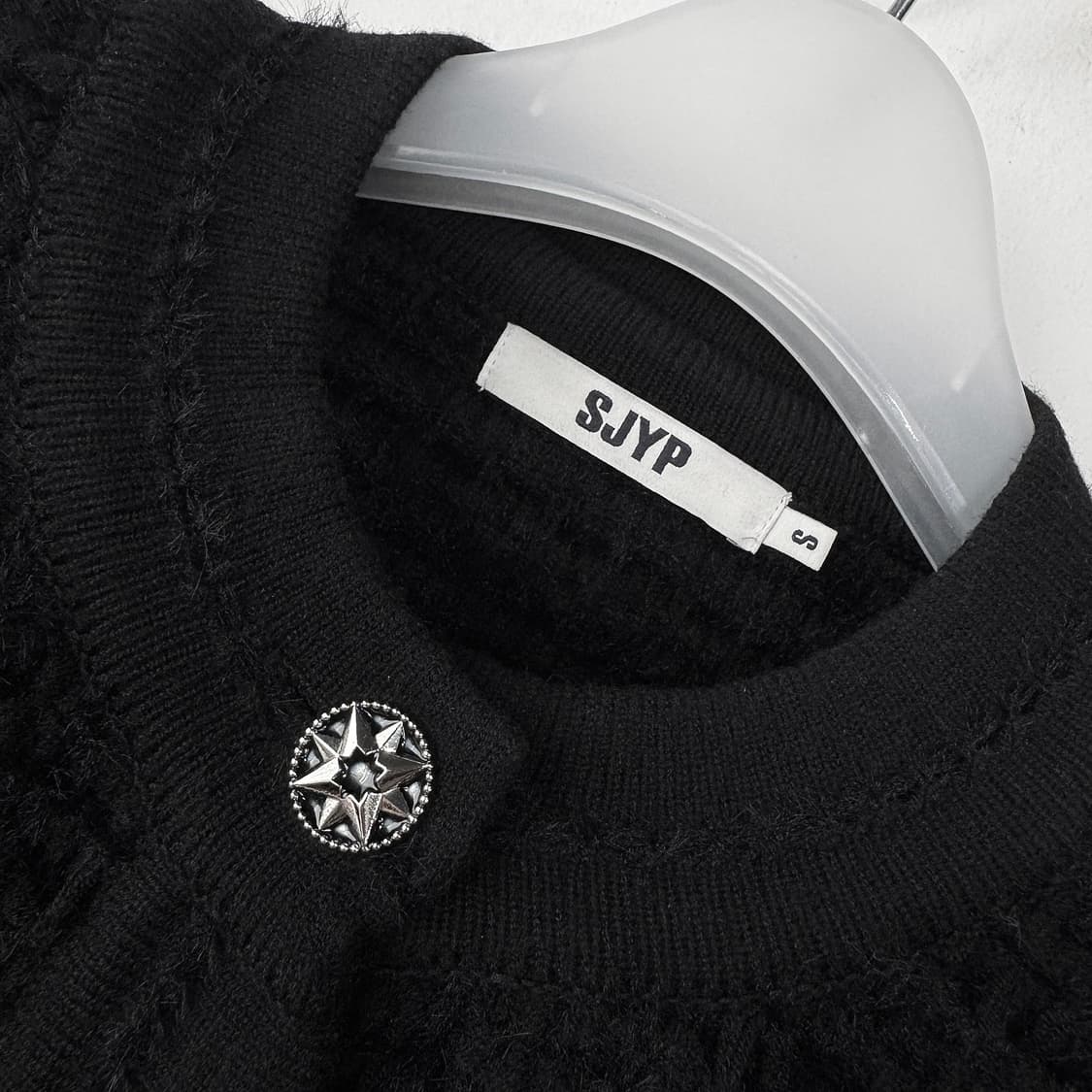 SJYP 23 라운드 넥 블랙 니트 가디건 상품이미지2