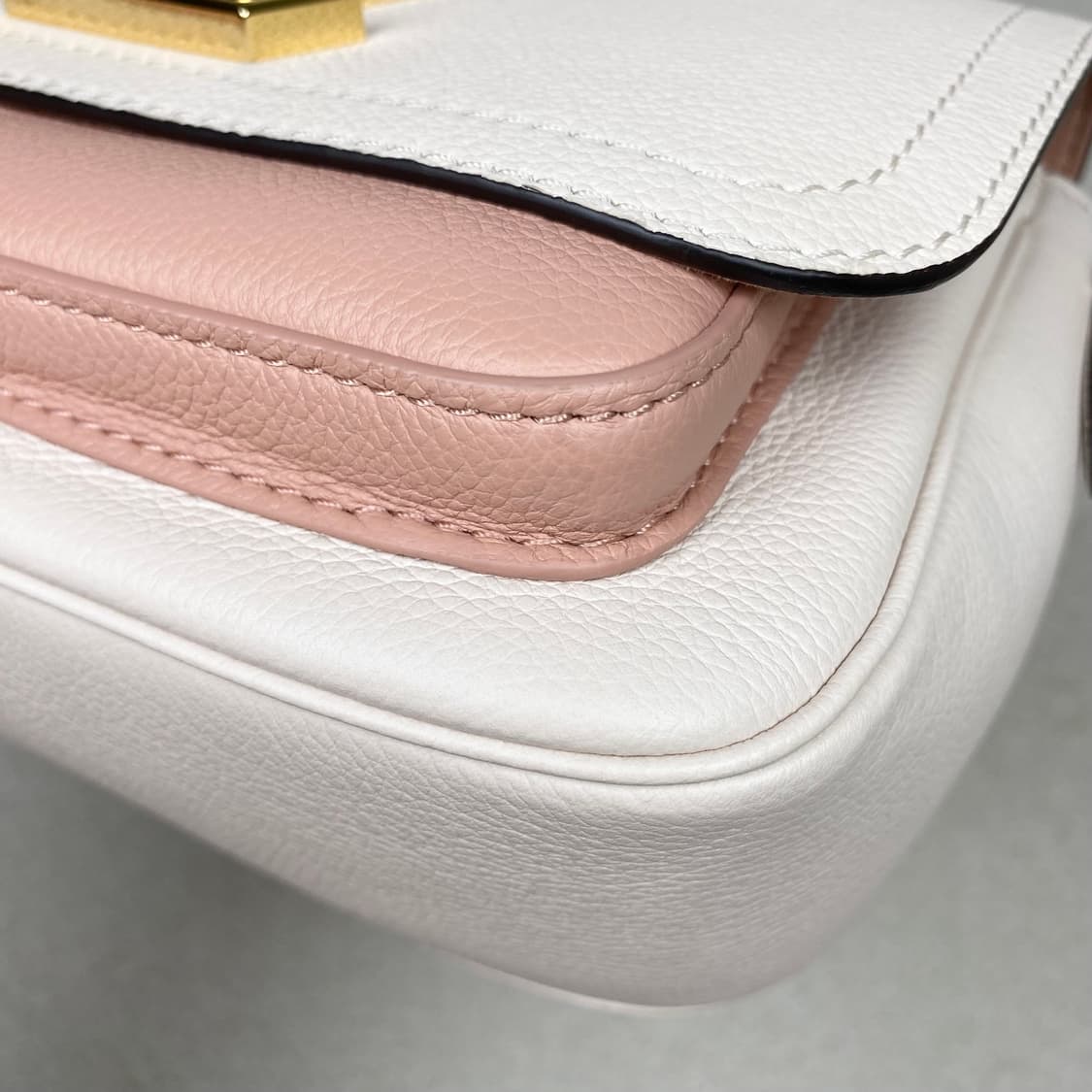 루이비통 크로스백 락미텐더  상품이미지6