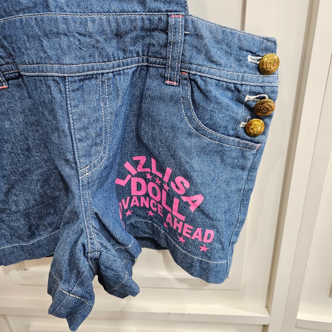 데님 멜빵 반바지 핑크 프린팅 상품이미지4