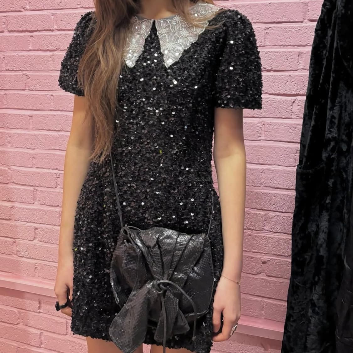 프리즈프레임 가죽 크로스백 상품이미지1