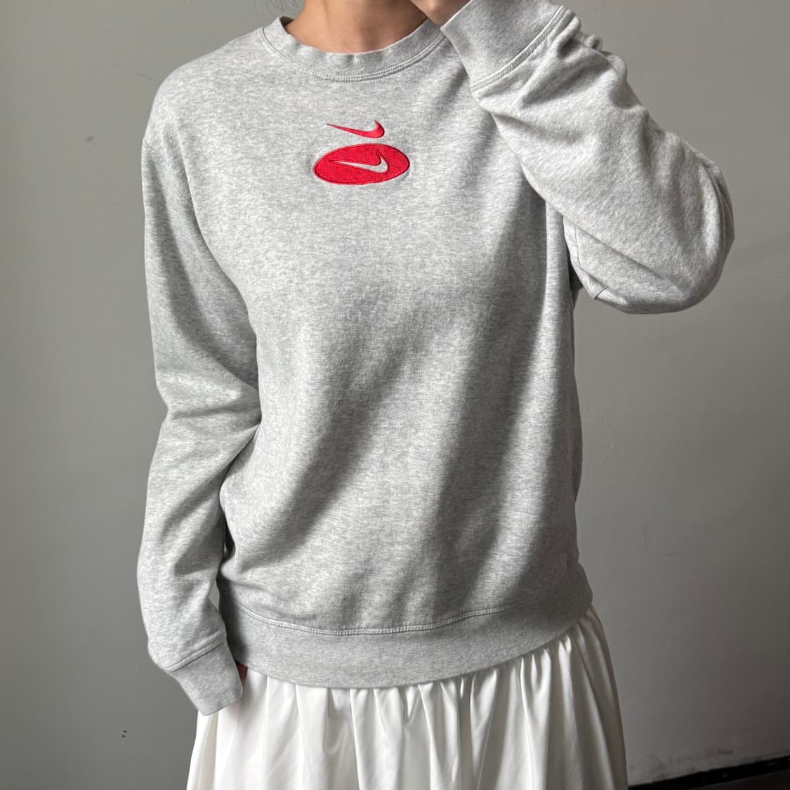 [L] 나이키 그레이 레드로고 맨투맨 상품이미지1