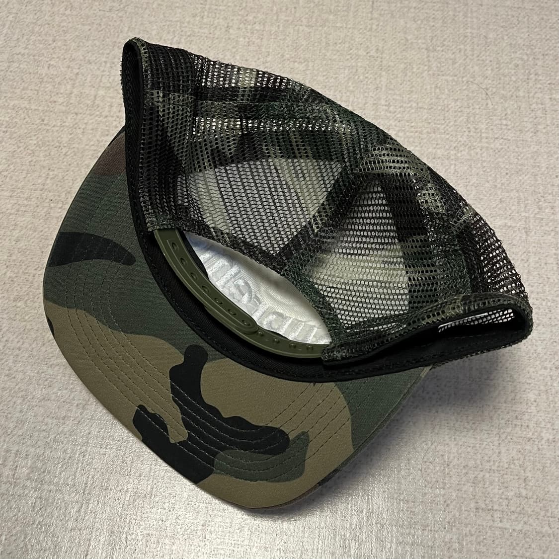 슈프림 언더라인 메쉬 백 5-패널 우드랜드 카모 상품이미지3