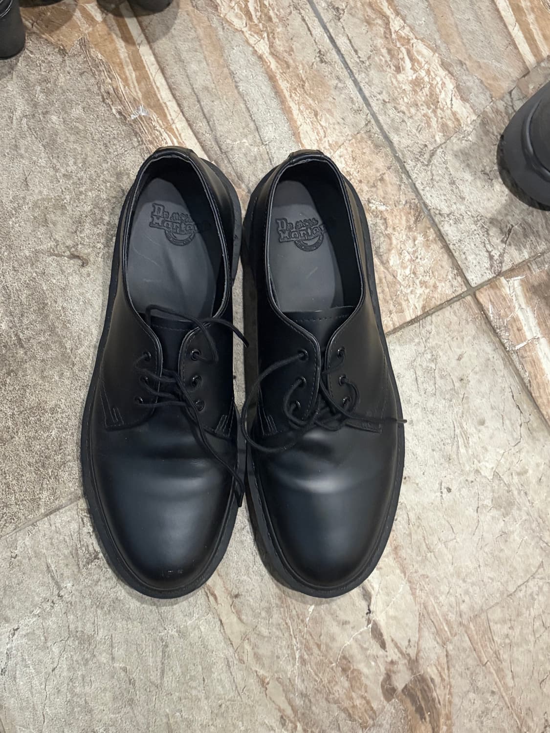 닥터마틴 AW009 3홀 올블랙 UK9  상품이미지6