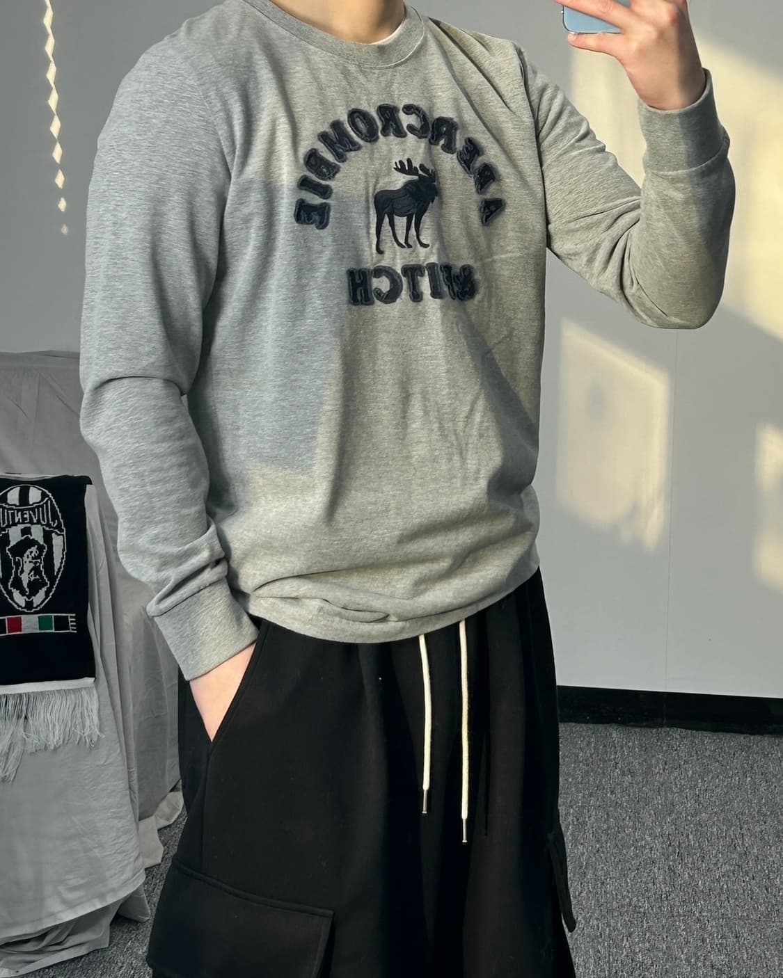 아베크롬비 y2k 스펠로고 그레이 롱슬리브  상품이미지2