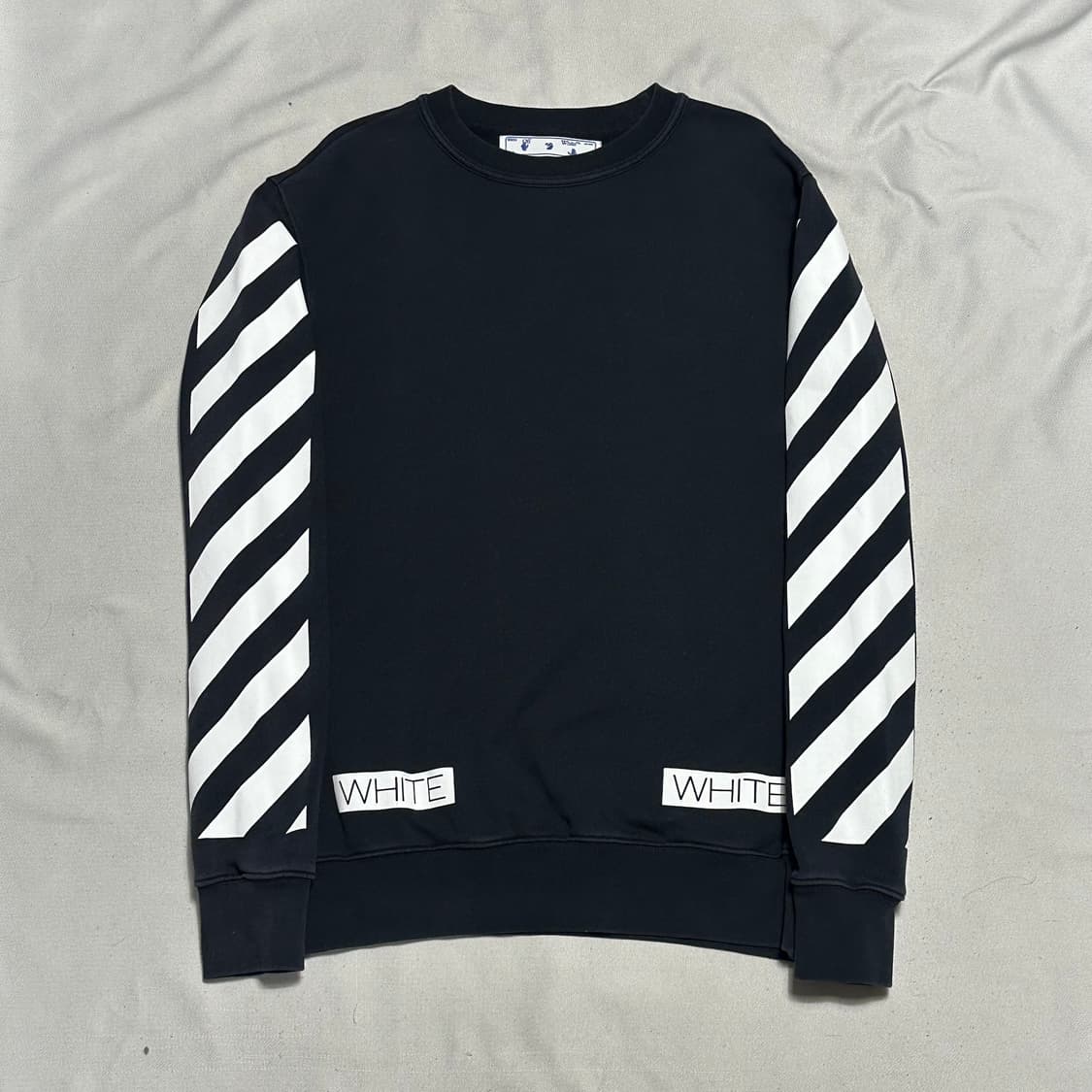 S 오프화이트 브러쉬드 다이애그 블랙 맨투맨 상품이미지2