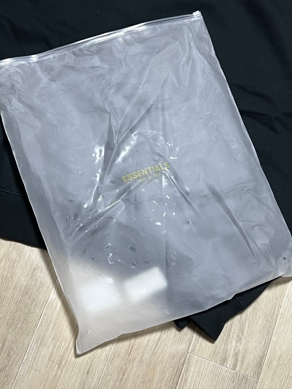 [새상품]에센셜 후드 피오갓 실리콘 아플리케 풀오버 맨투맨 상품이미지4