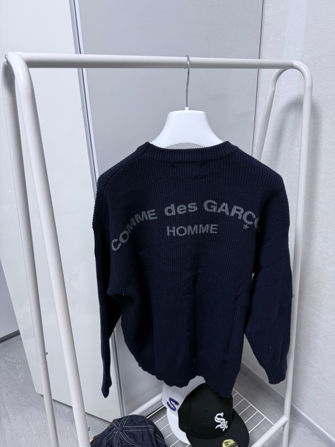 [새상품급] 꼼데가르송 옴므 백프린팅 니트 S 상품이미지1