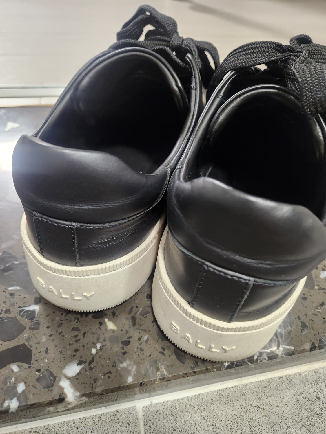 25FW Bally 레이즈 엠보스드 로고 레더 스니커즈 상품이미지4