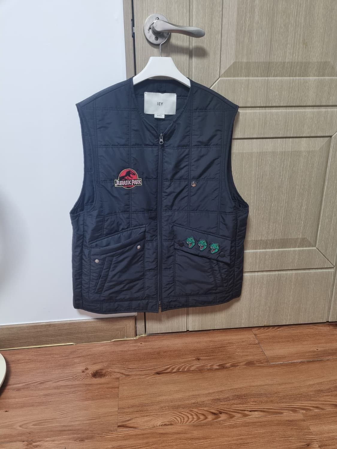 Iey 패딩조끼 블랙 쥬라기 리폼 상품이미지1