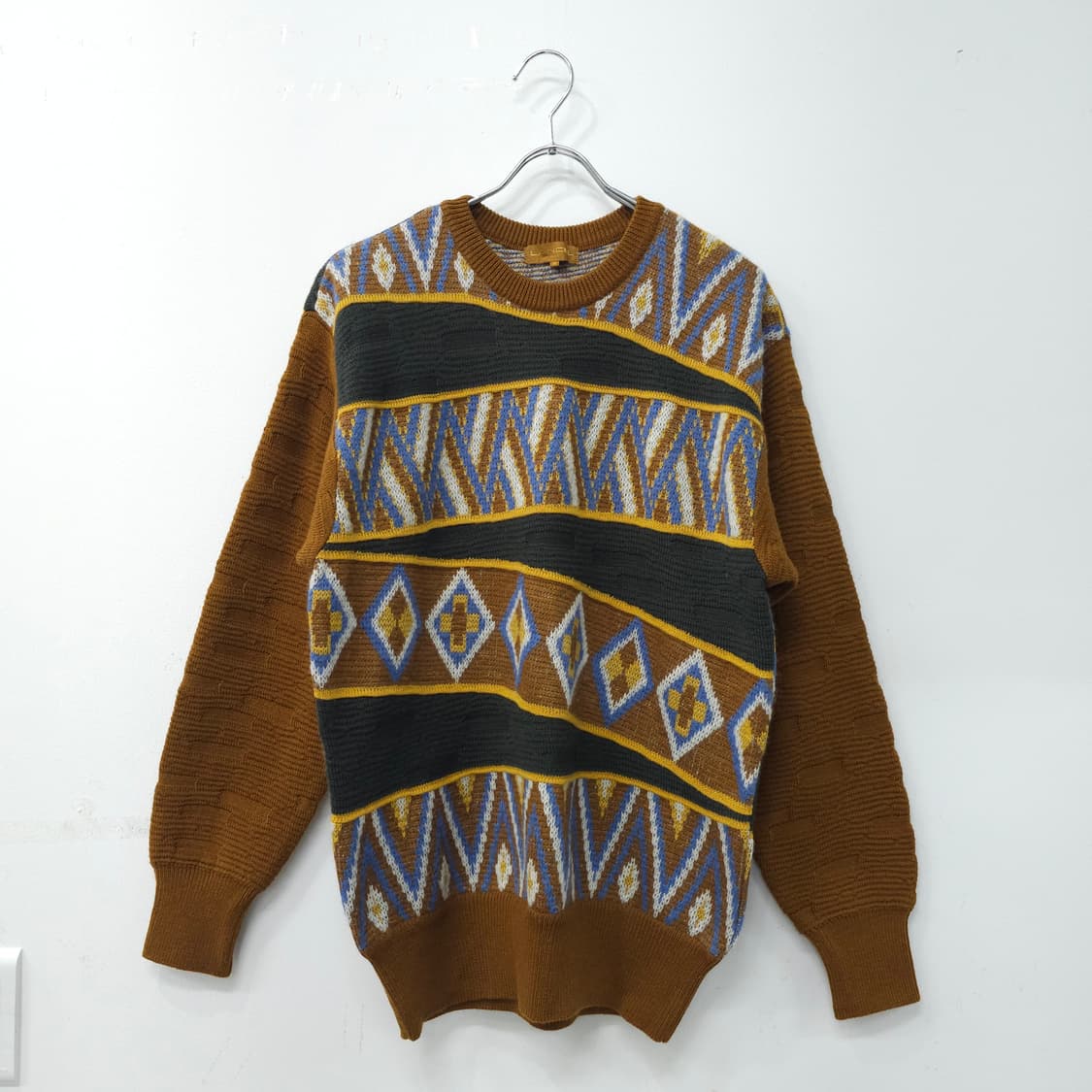 란셀 울혼방 브라운 패턴니트 상품이미지1