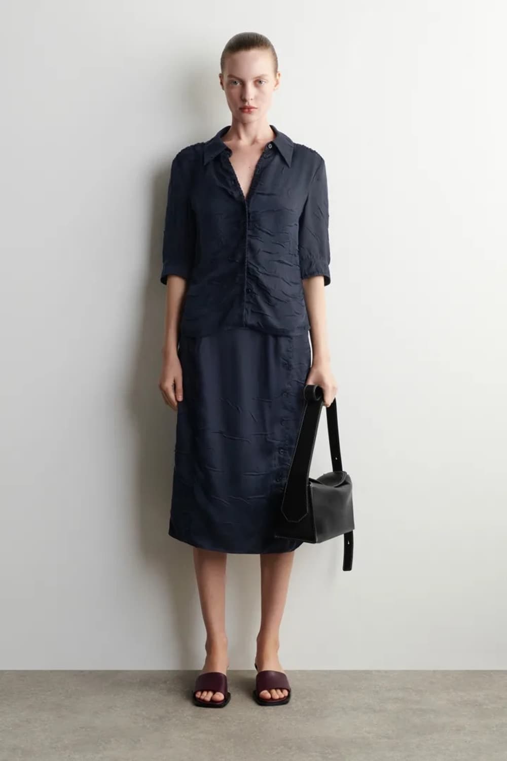 [36]코스 COS 크링클 미디 스커트 스커트/네이비 상품이미지4