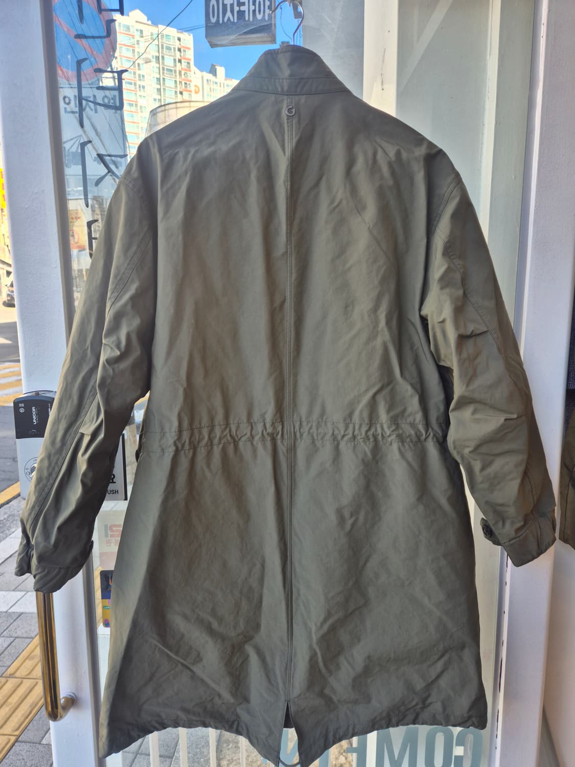 SHIFTG 브랜드의 카키색 야상 코트입니다-100사이즈 상품이미지6