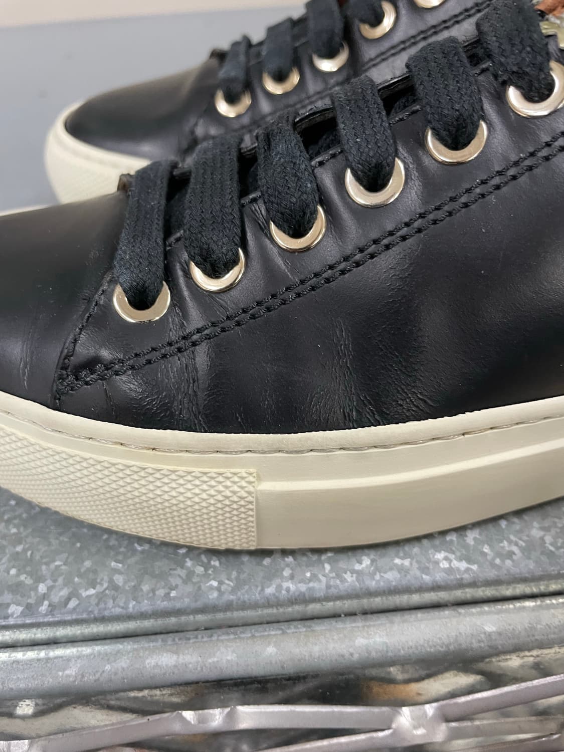 지방시 블랙 레더 스니커즈 38 상품이미지8