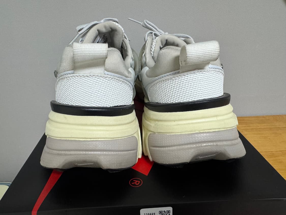 나이키 Y2K 런 / 써밋화이트 / 285 / 신품급 상품이미지3