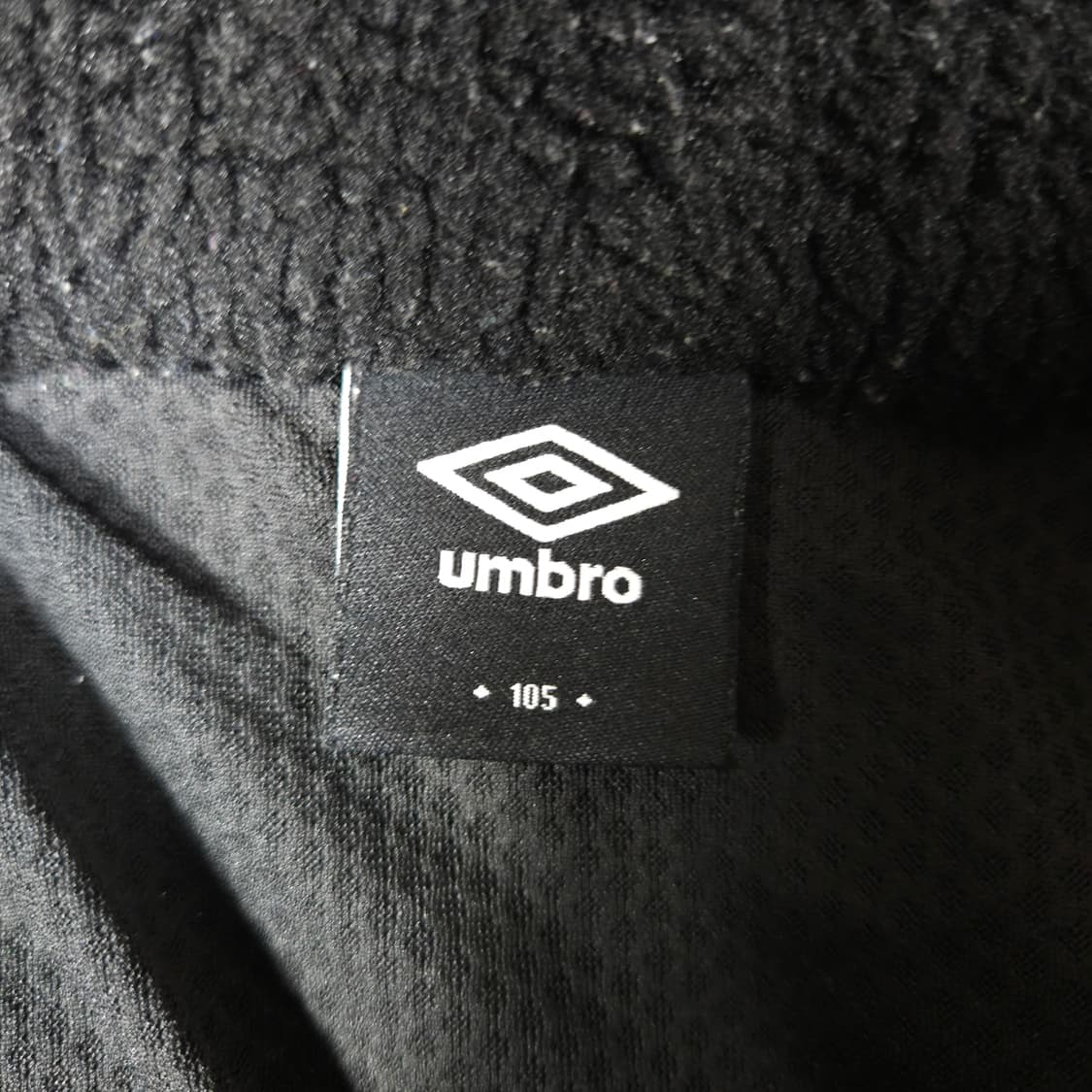 엄브로 빅로고 후리스 블랙 상품이미지4