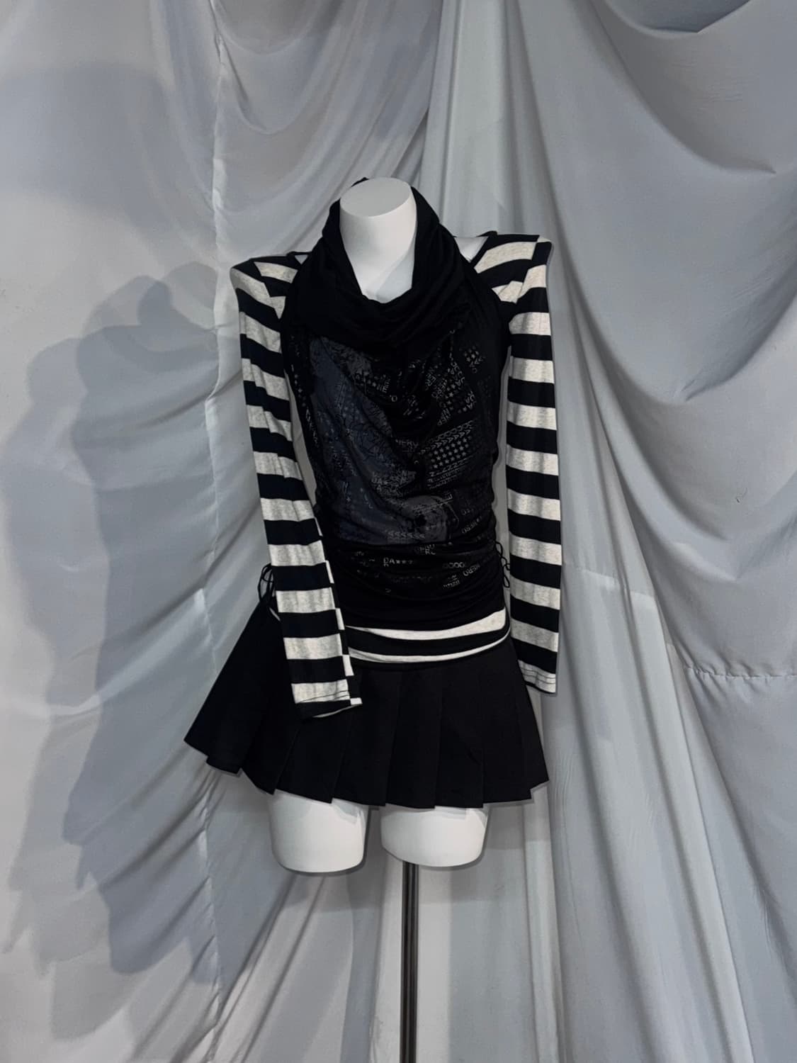 데일리 무채색 스트라이프 레이어드 블랙 펑크 코디세트  상품이미지4