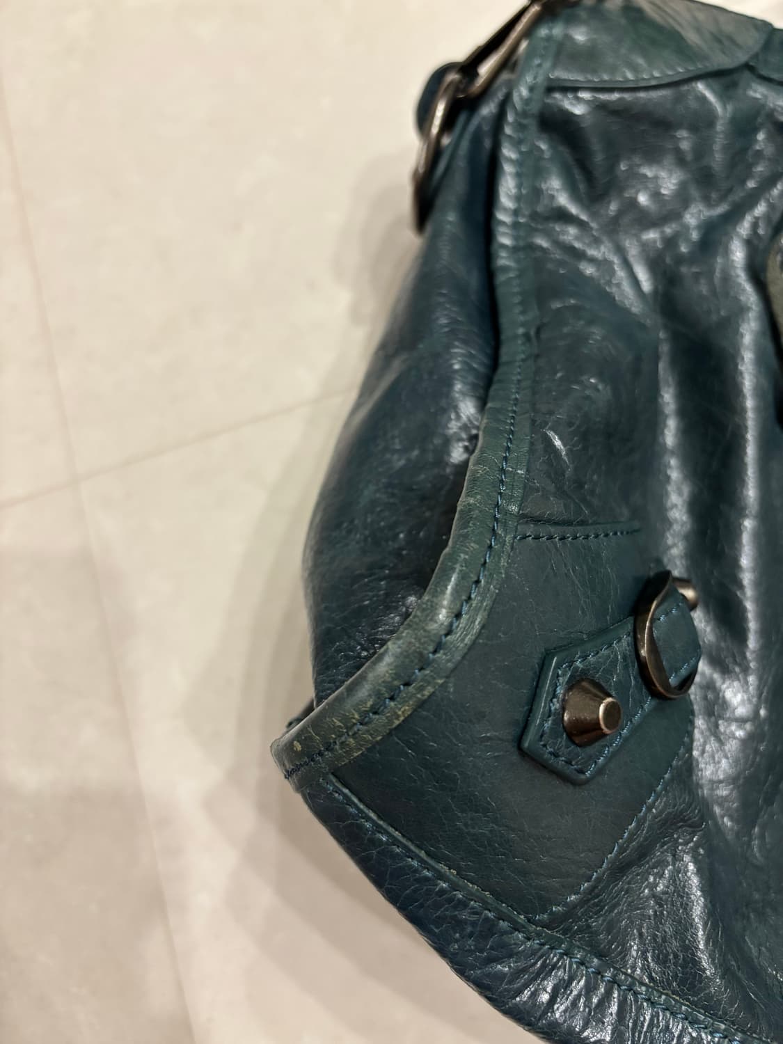 발렌시아가 시티 모터백 상품이미지6