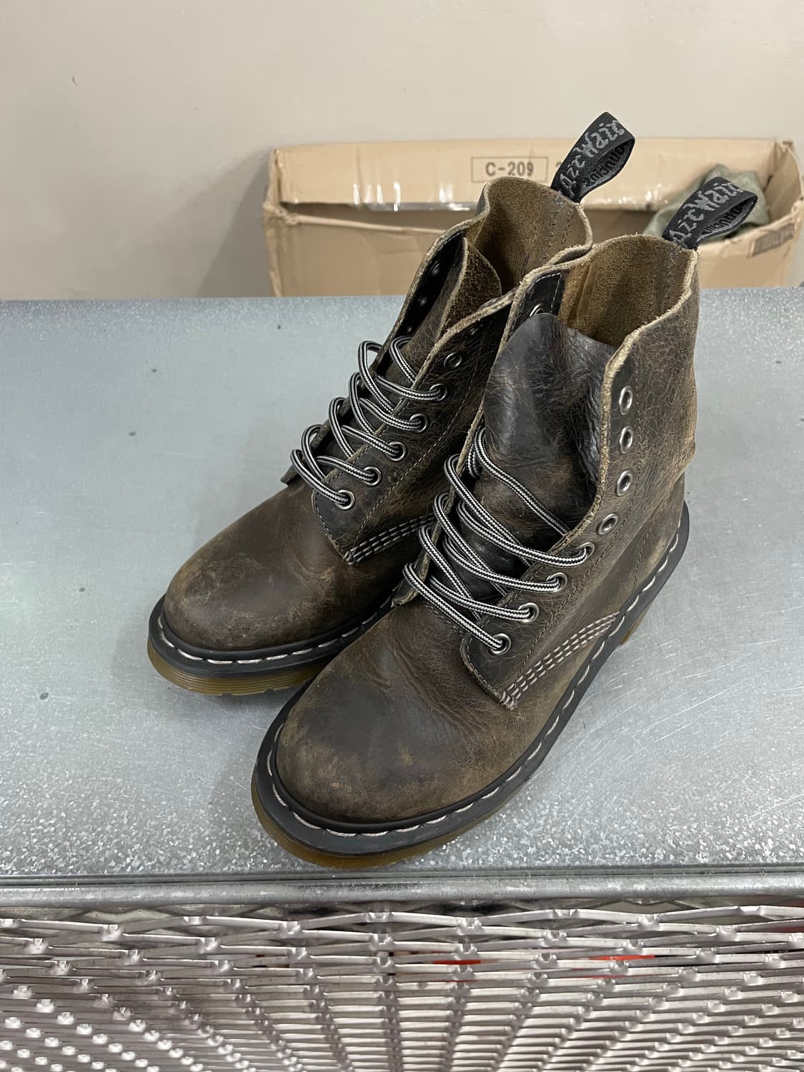 닥터마틴 다크브라운 8홀 워커 us5 상품이미지2