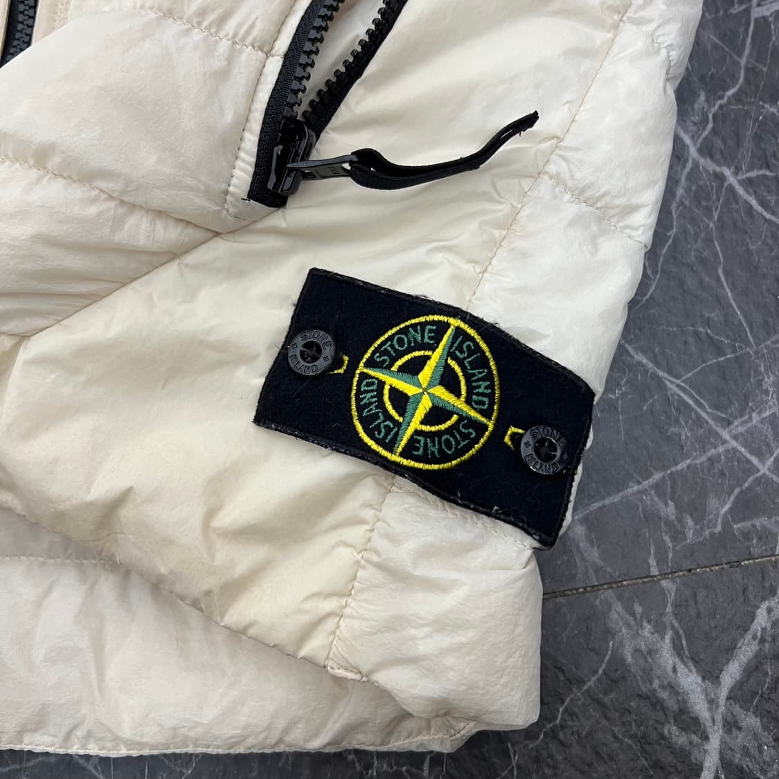 스톤아일랜드 와펜 나일론 경량 베스트 상품이미지6