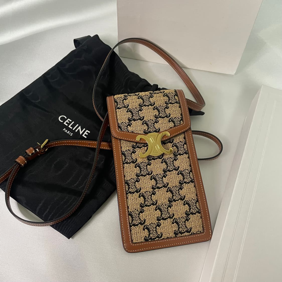 [S급] 셀린느 트리오페 버티컬 폰 파우치 미니 크로스백 상품이미지9