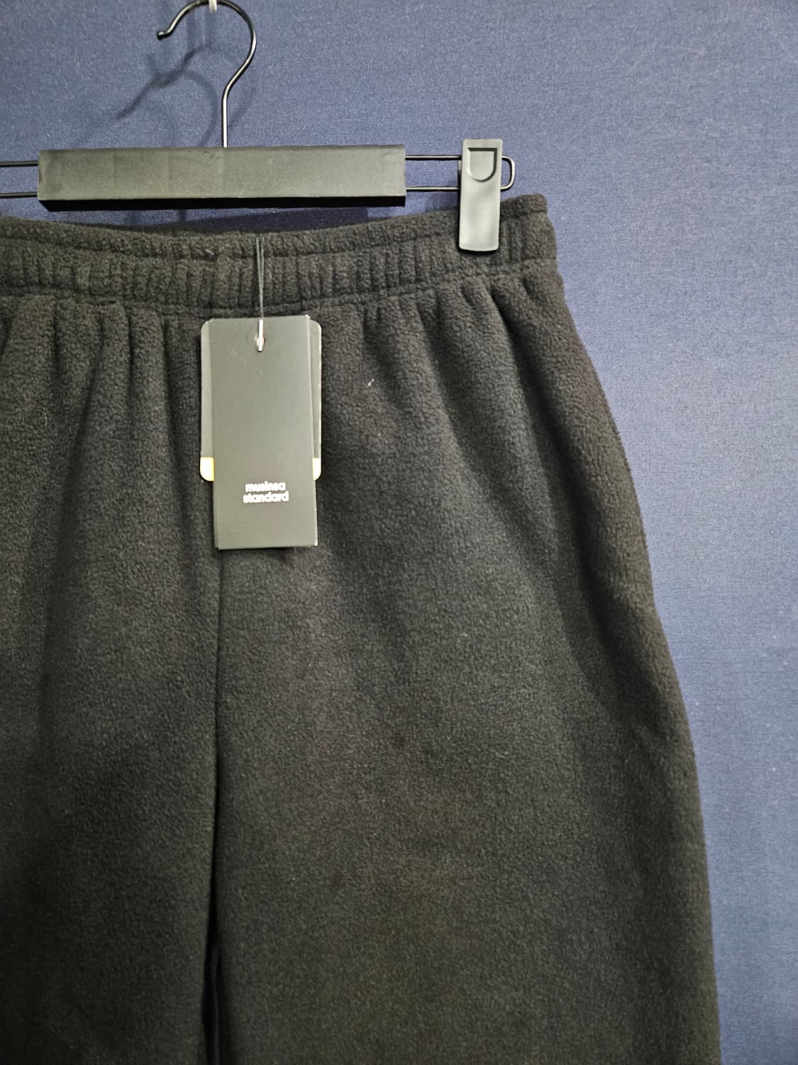 무신사 스탠다드 블랙 남성 허리 26~28 후리스 기모 밴드팬츠  상품이미지4