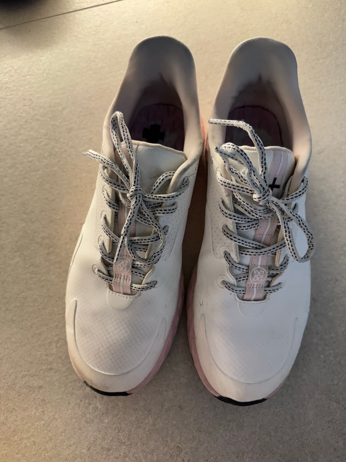 지포어 458000원 정품 제품  us9.5 (260인사람이 신었어요)  상품이미지1