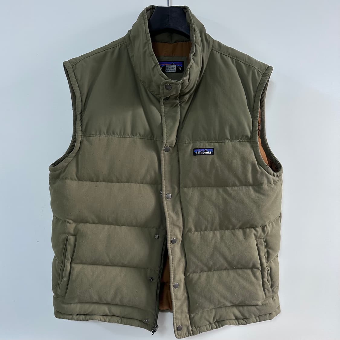 파타고니아 카키 다운 베스트 (va.24) 상품이미지1