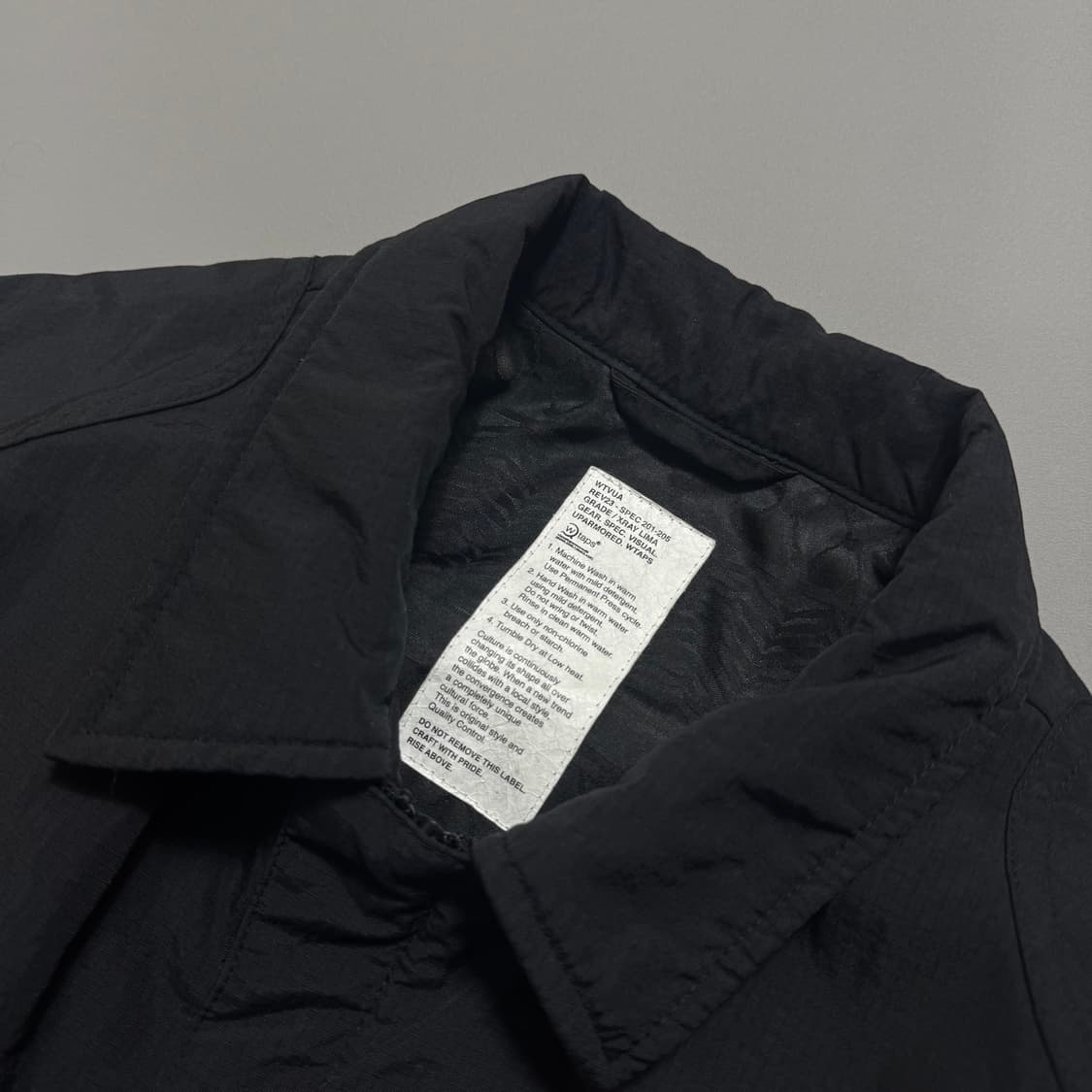 더블탭스(WTAPS) 블랙컬러 크로스 본 엘보패치 나일론 정글 자켓 상품이미지3