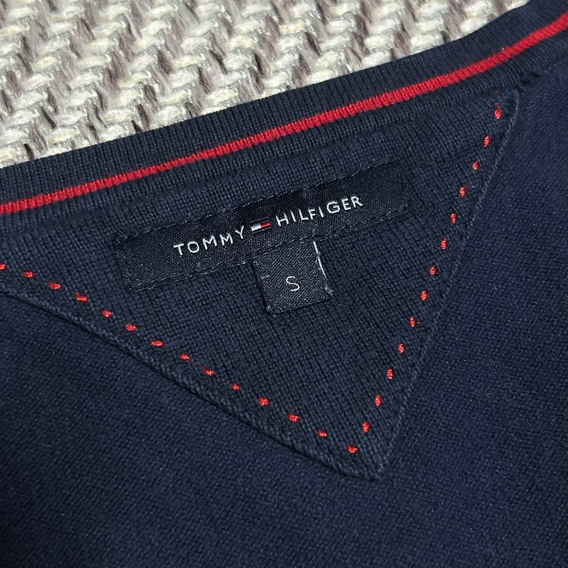 [S] Tommy 타미힐피거 우먼즈 네이비 브이넥 니트 상품이미지3