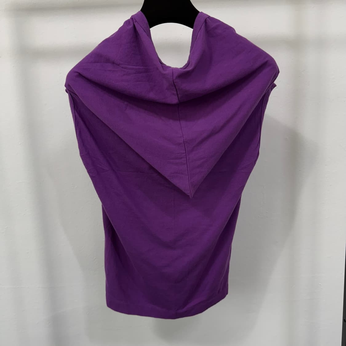 꼼데가르송 슬리브리스 후드 탑 상품이미지4