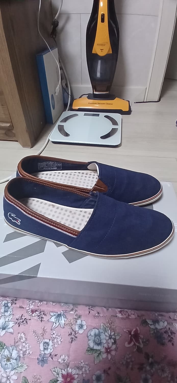 라코스테 네이비 슬립온
슈즈(255mm) 상품이미지2