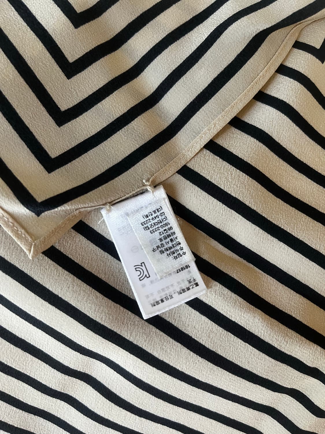 TOTEME 토템 모노그램 실크 스카프 상품이미지4