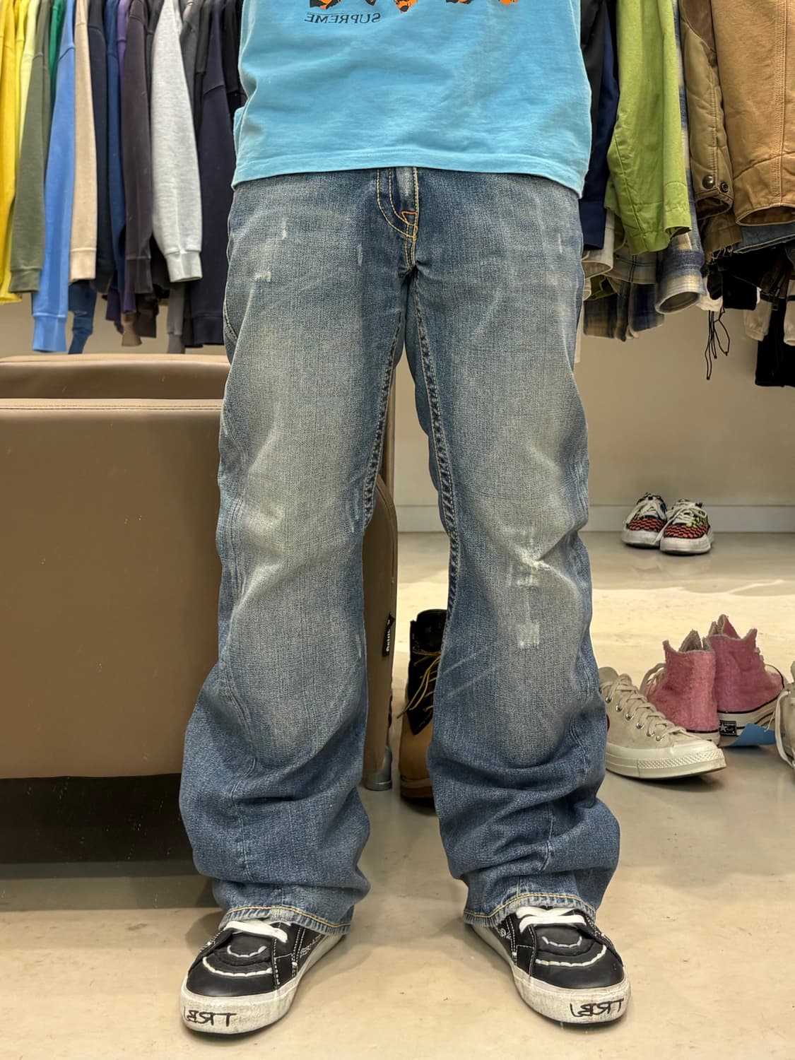 트루릴리젼 조이 빅 T 부츠컷 데님 팬츠 상품이미지8