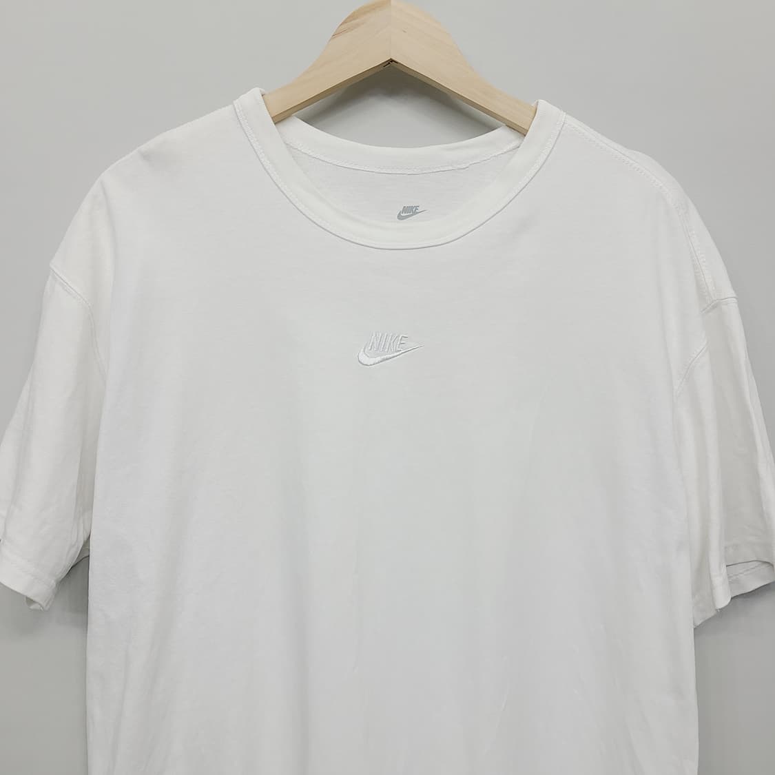 나이키NSW 프리미엄에센셜 자수로고 티셔츠(남성 XL/추천105-110) 상품이미지3