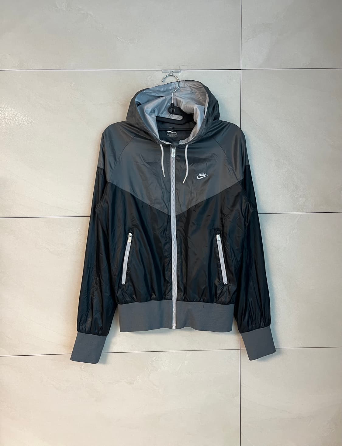 나이키 윈드러너 우먼 바람막이 블랙/그레이 [M] 상품이미지1
