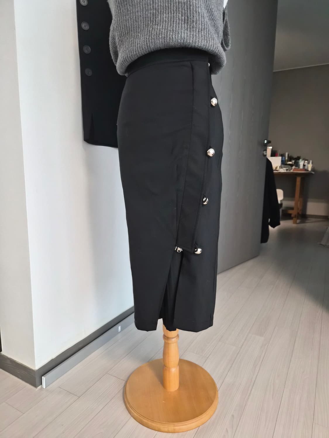 (새상품급) 일레븐스 스트리트 / 울 100% 실버 버튼 펜실 스커트 상품이미지2