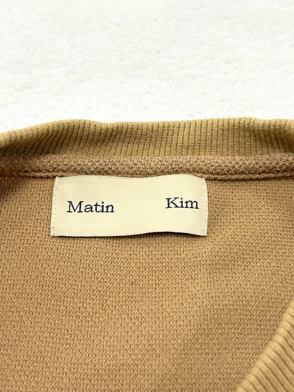마뗑킴 자수로고 베이지 니트 맨투맨 상품이미지7