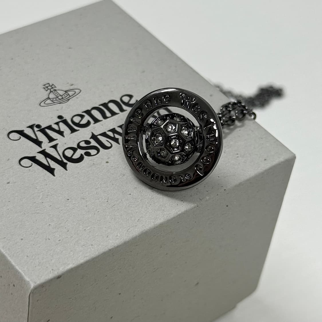 비비안웨스트우드 메탈 큐빅 orb 행성 목걸이 상품이미지3