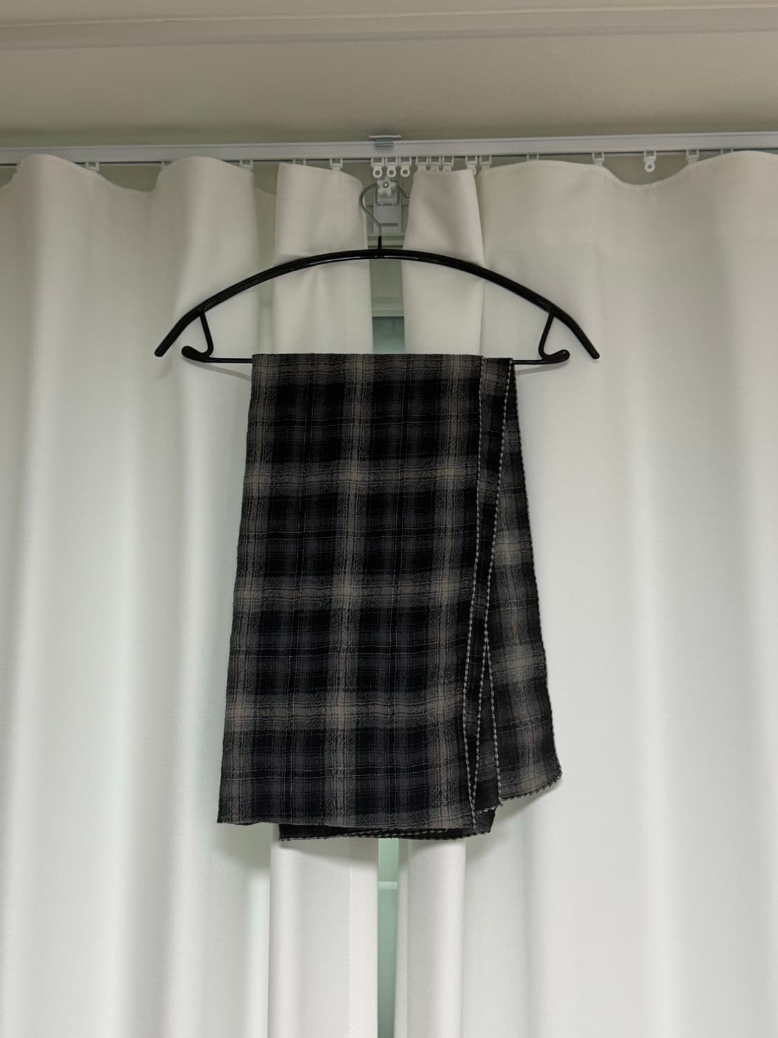 벨리에 시티 그리드 머플러 - 그레이 체크 상품이미지3