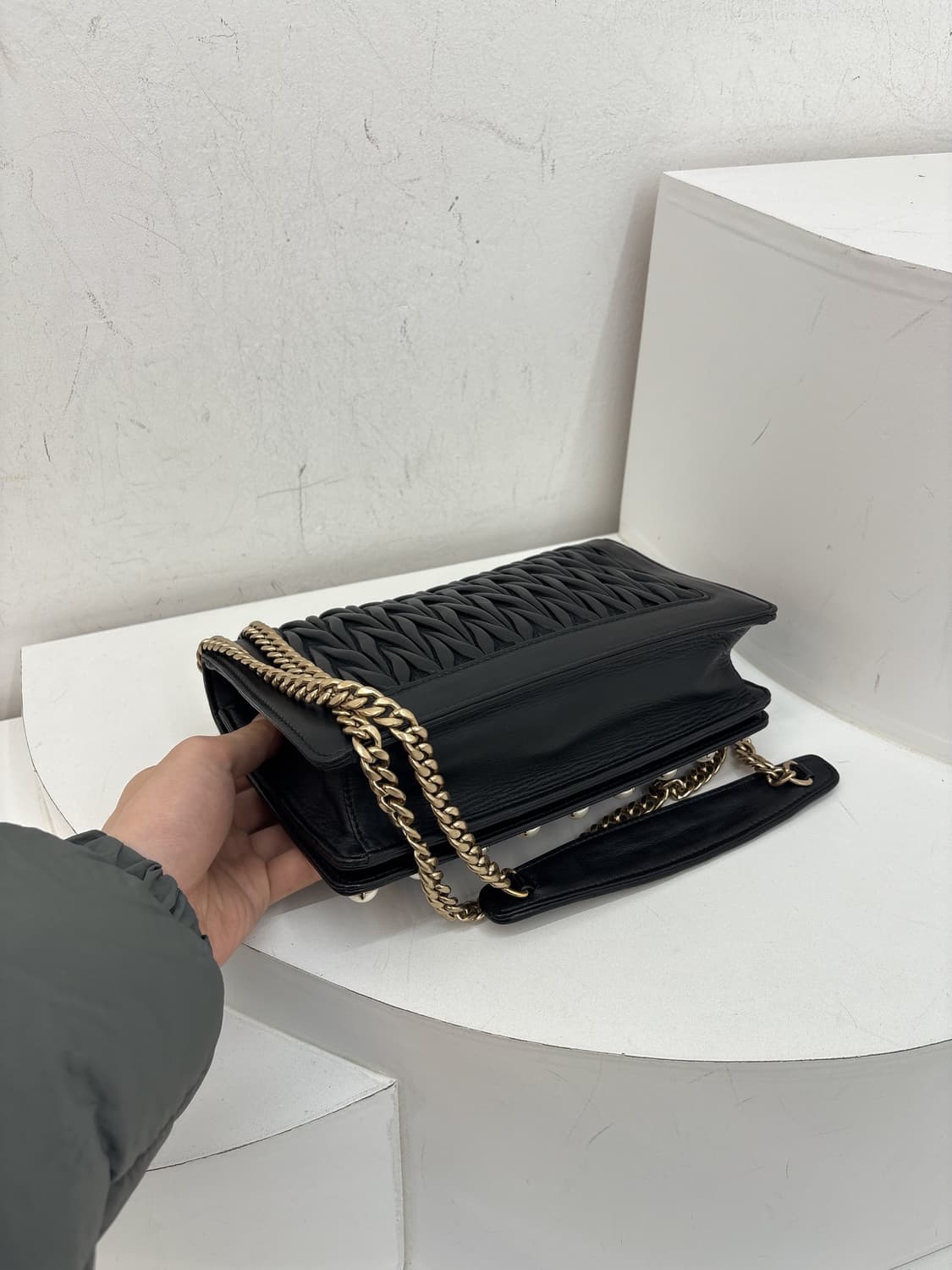 미우미우 마쎄라떼 진주 크로스백 상품이미지5