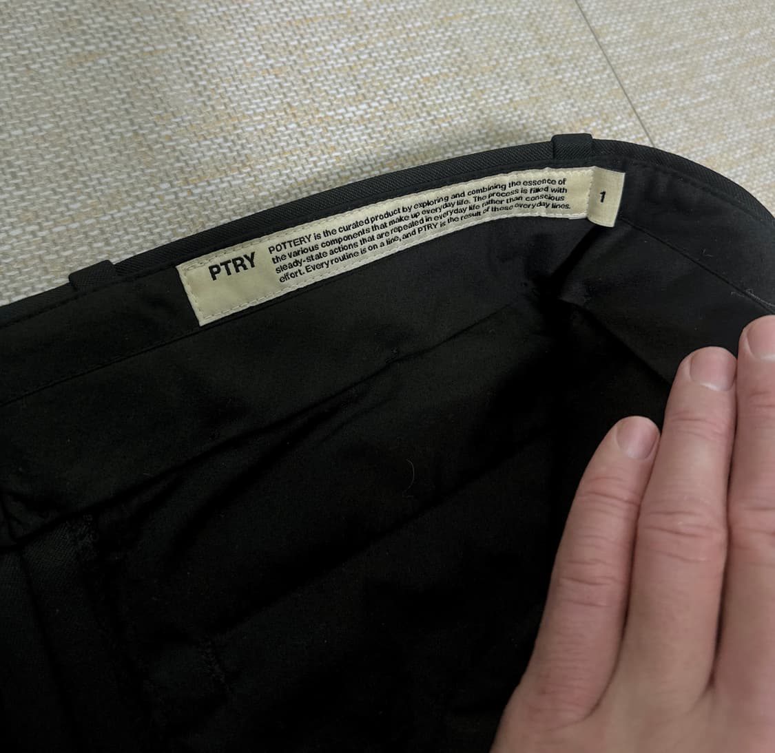 포터리 원 플리츠 울 슬랙스 팬츠 블랙 1 상품이미지2