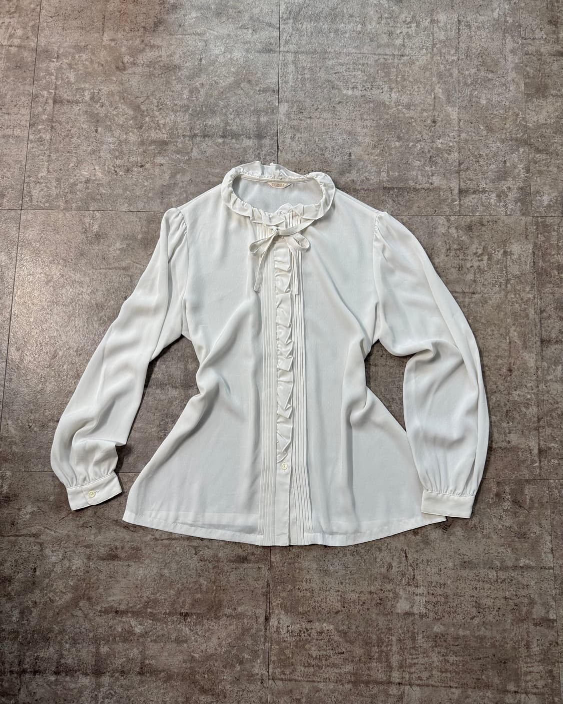 프릴 리본 타이넥 도트 패턴 블라우스 상품이미지1