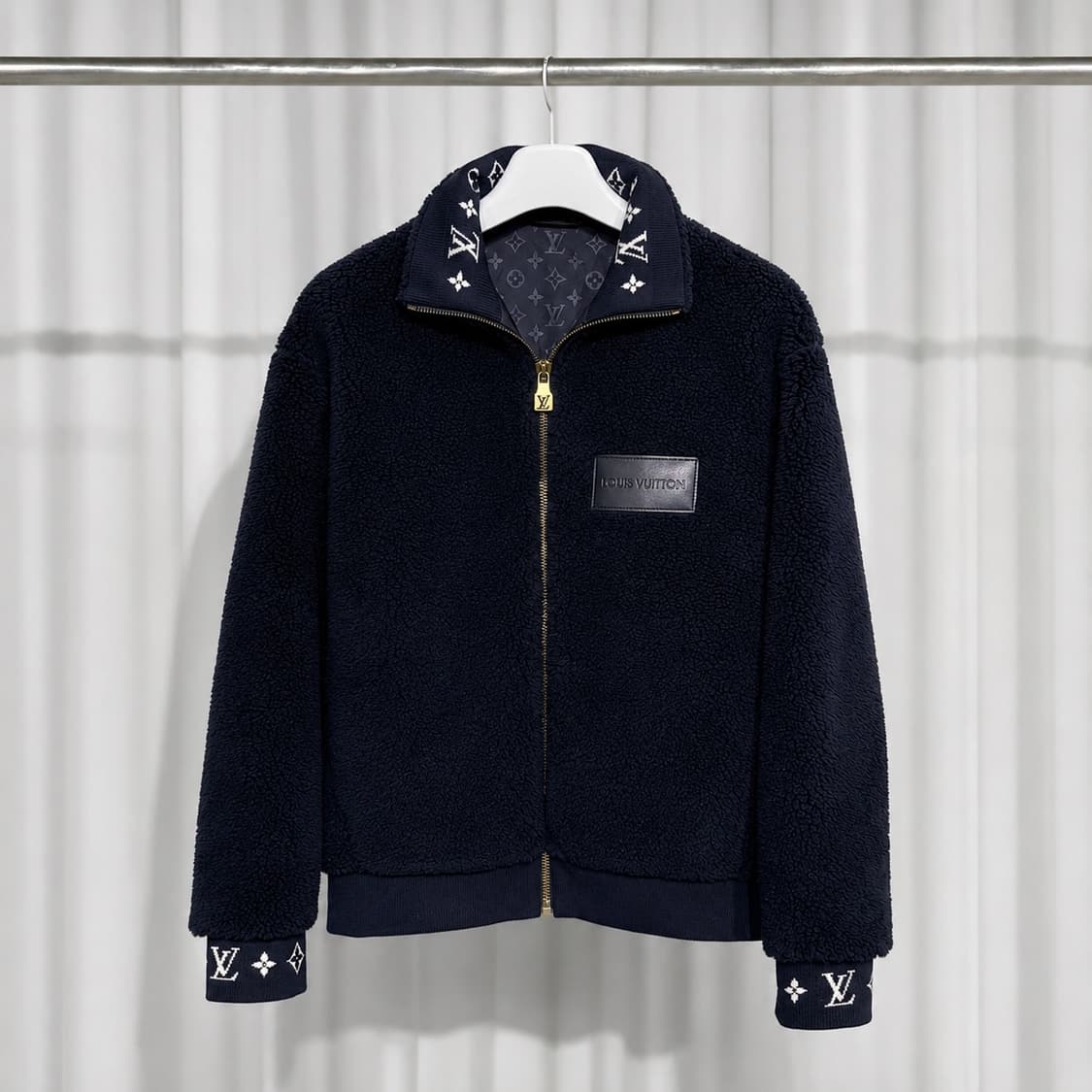 [새상품급/2XL] 25FW 루이비통 레더 패치 플리스 블루종  상품이미지1