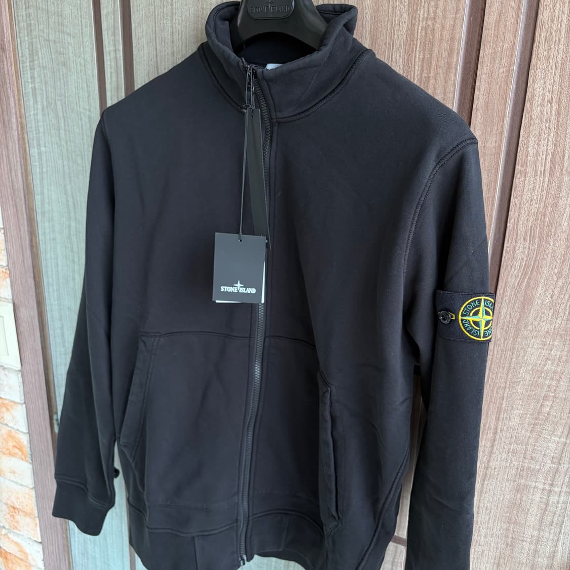 새상품(L)스톤아일랜드 와펜 코튼 풀집업 블랙 상품이미지2